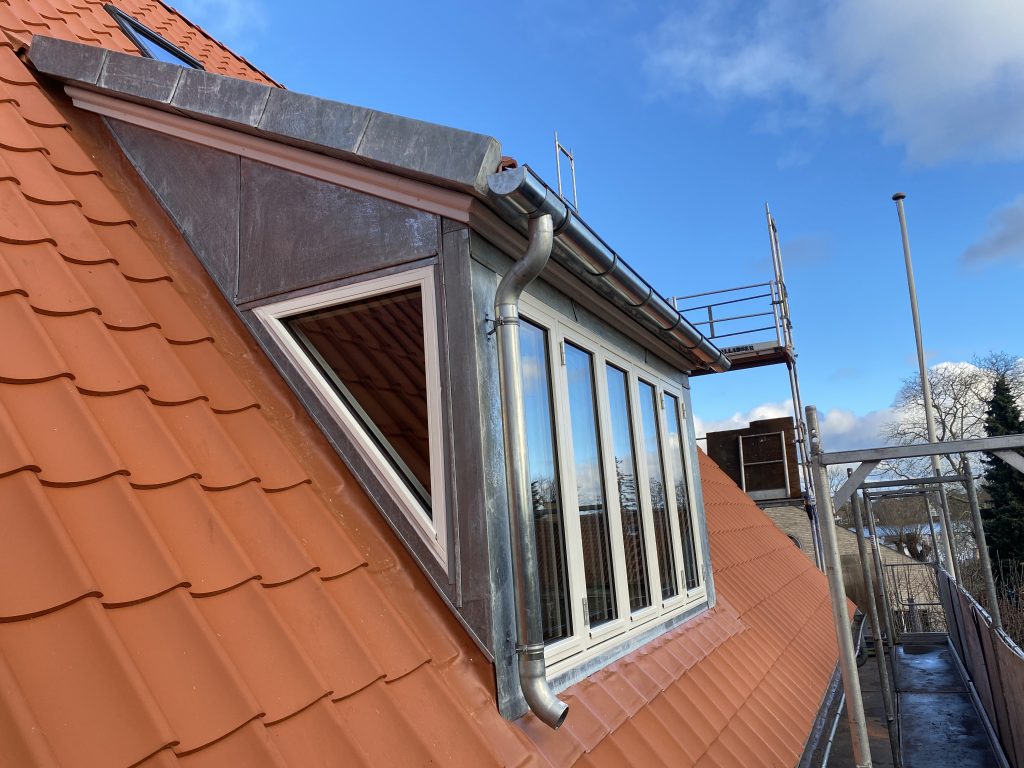 Heltagskvist installation